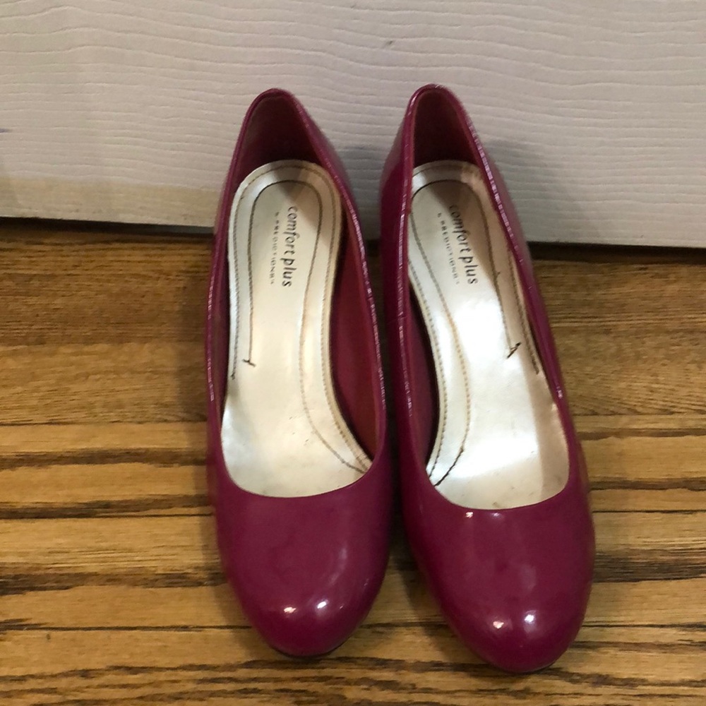 Size 9 magenta pumps